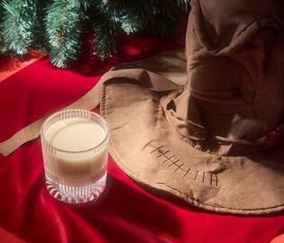 В московских ресторанах появилось сливочное пиво и распределяющая шляпа из «Гарри Поттера» В московских ресторанах появилось сливочное пиво и распределяющая шляпа из «Гарри Поттера»