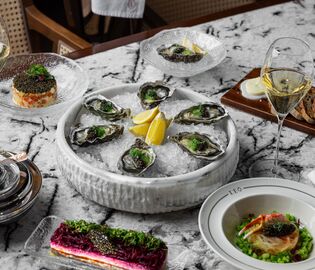 LEO в Хамовниках запустил специальное меню с шампанским LEO в Хамовниках запустил специальное меню с шампанским