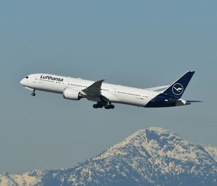 Lufthansa предупреждает: зависимость от аэропортов Персидского залива грозит Европе транспортным коллапсом Lufthansa предупреждает: зависимость от аэропортов Персидского залива грозит Европе транспортным коллапсом