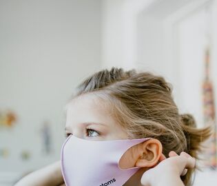 Хроники вируса: в Дании назвали маски малоэффективным средством защиты