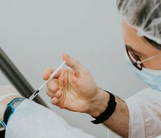 Во Франции более 250 человек получили простроченную вакцину