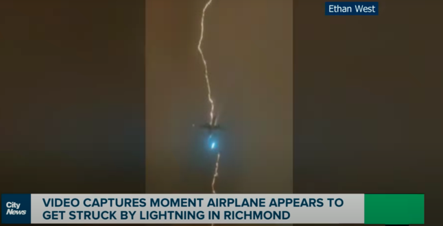 В самолет, летевший в Лондон, ударила молния | Видео