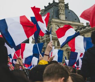 Макрон распустил Национальное собрание Франции