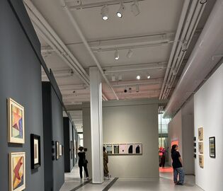В ГЭС-2 открылась выставка «Квадрат и пространство» с работами Пикассо, Уорхола и Рихтера