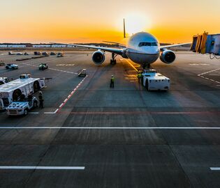Во всем мире наблюдаются сбои в работе аэропортов и авиакомпаний
