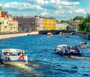 Туризм в России: водные экскурсии в Санкт-Петербурге и Москве