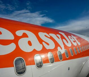 Самолет EasyJet эвакуировали из-за взорвавшейся электронной сигареты